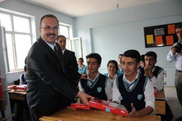 Hakkari de Öğrencilere Tablet Dağıtımına Başlandı 3