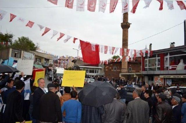 Adilcevaz'da Mursi'ye Idam Cezası Verilmesi Protesto Edildi