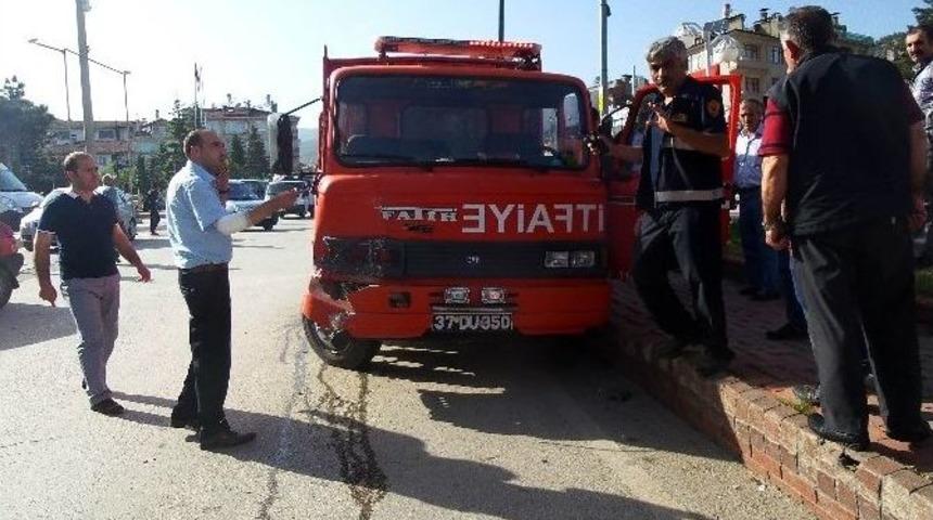 İtfaiye Arabasının Kaza Yaptığı An Kameralara Yansıdı