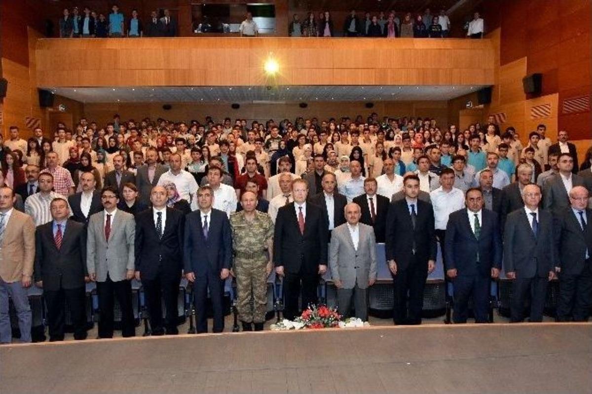 G&uuml;m&uuml;şhane&rsquo;de &Ouml;ğrencilere Tablet Bilgisayar Dağıtıldı