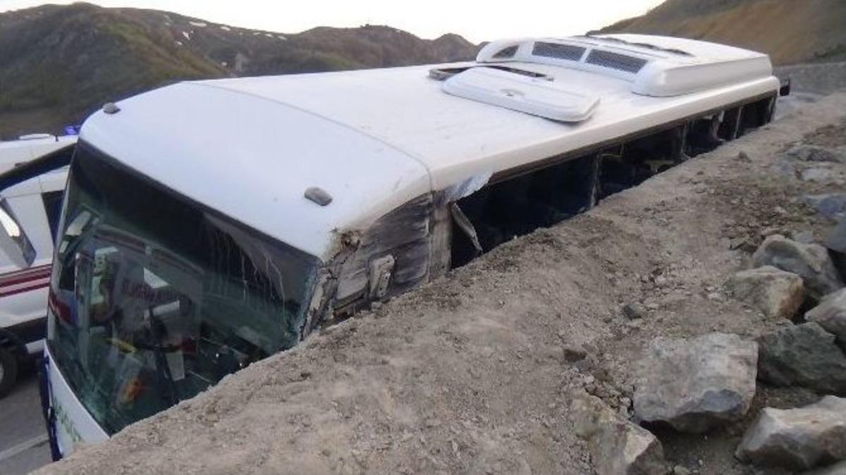 Erzincan&rsquo;da Trafik Kazası: 23 Yaralı