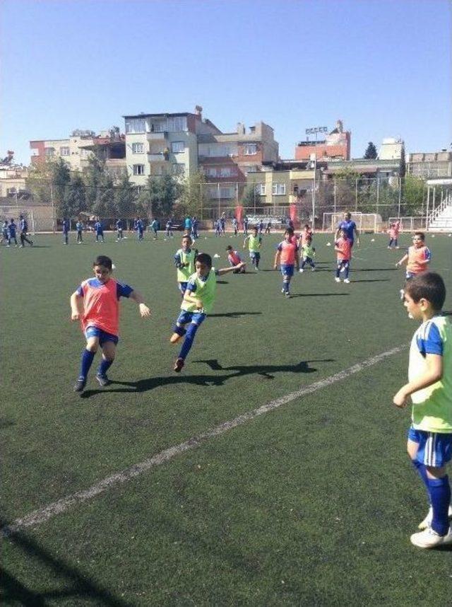 B&uuml;y&uuml;kşehir Futbol Akademisi&rsquo;nde Kayıtlar Başladı 2