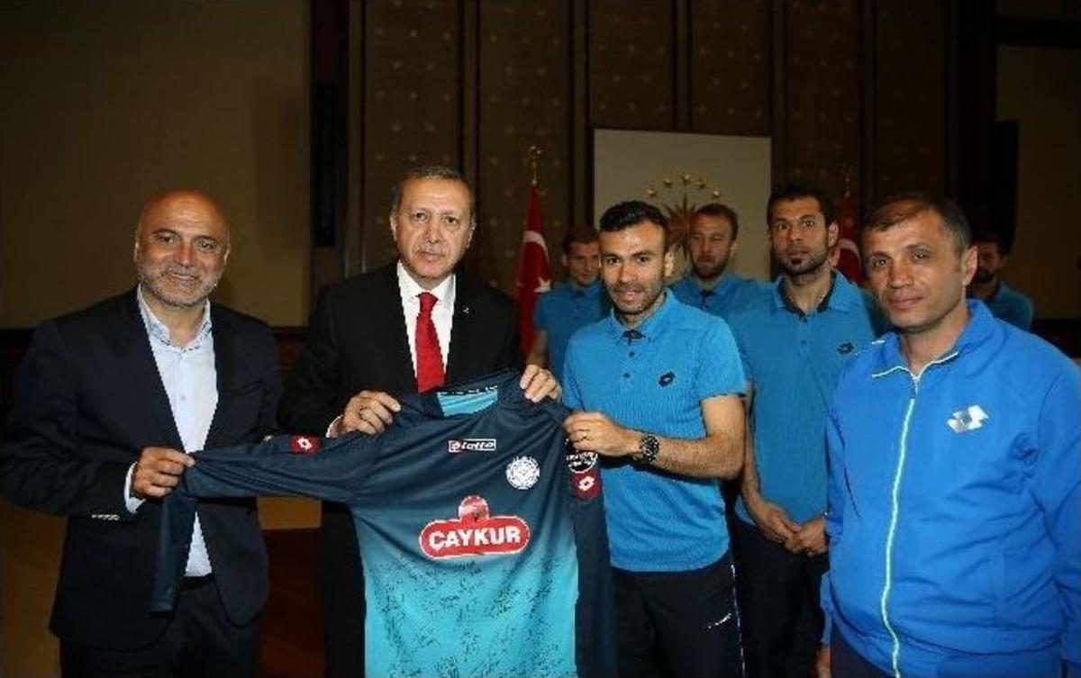 &Ccedil;aykur Rizespor&rsquo;dan Cumhurbaşkanı Erdoğan&rsquo;a S&uuml;rpriz Ziyaret