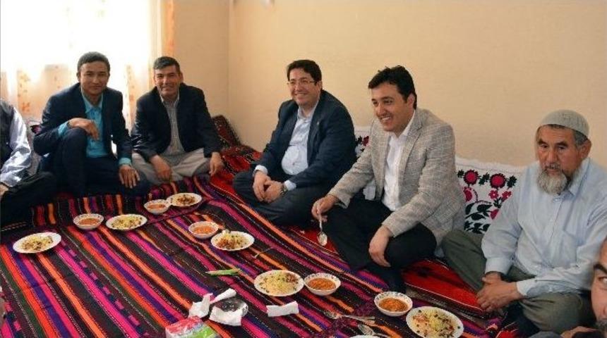 Başkan Yazgı&rsquo;ya &Ouml;zbek Pilavı İkram Ettiler