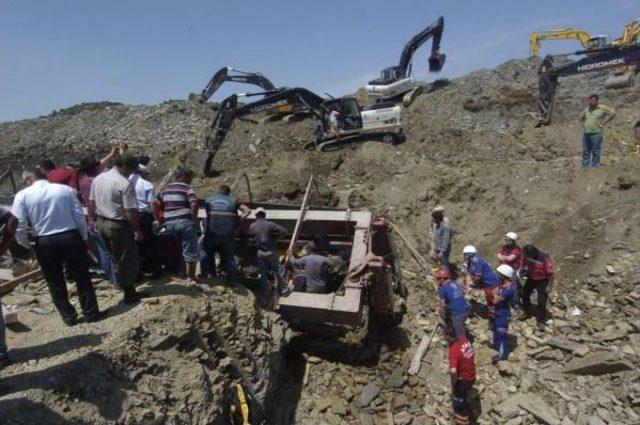Hamzadere Barajı Sulama Kanalı Inşaatında Göçük: 3 Işçi Kurtuldu, 1 Kayıp (2)- Yeniden