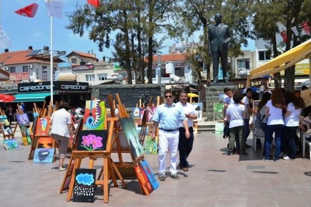 Ayal&rsquo;ın Resim Sergisine İlgi Yoğun Oldu