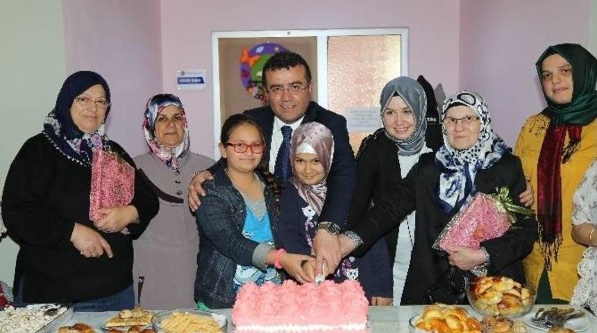 Taş&ccedil;ı&rsquo;dan Kursiyerlere Kur&rsquo;an-ı Kerim S&uuml;rprizi