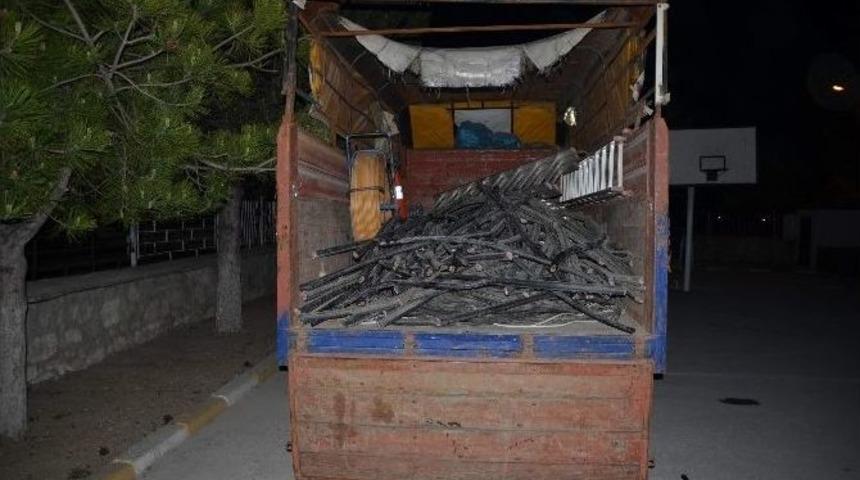 &Ccedil;aldıkları 1 Ton Bakır Kabloyla Birlikte Yakalandılar