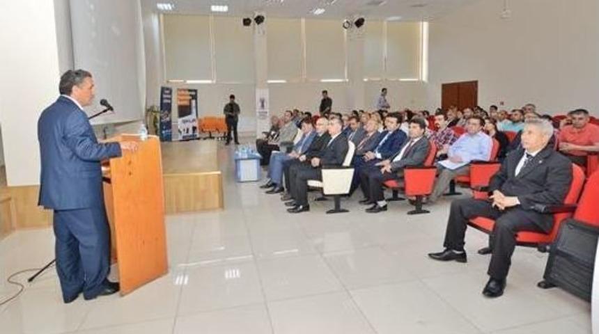 Tunceli Valisi Girişimci Esnafa Sertifika Verdi