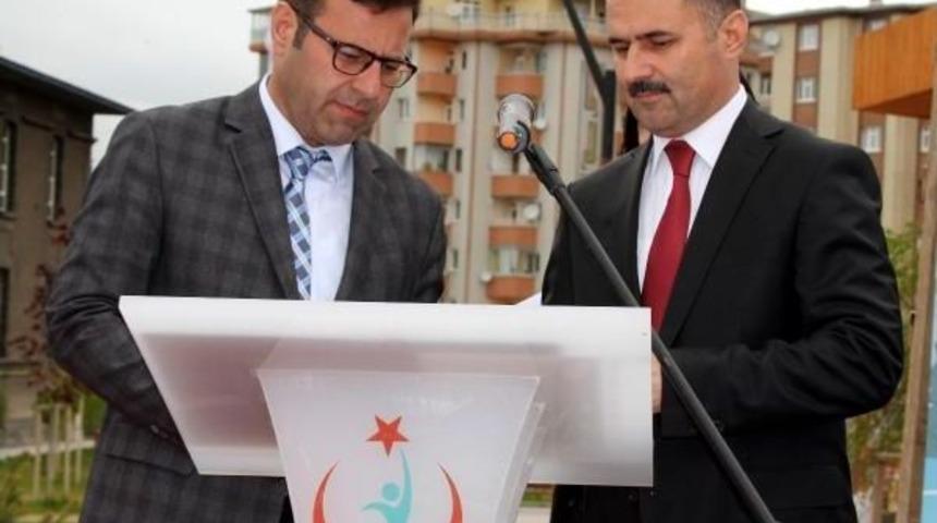 Erzurum'da Ortaokul &Ouml;ğrencilerine Bisiklet Dağıtıldı