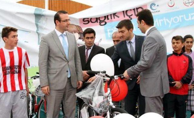 Erzurum da Ortaokul &Ouml;ğrencilerine Bisiklet Dağıtıldı 2