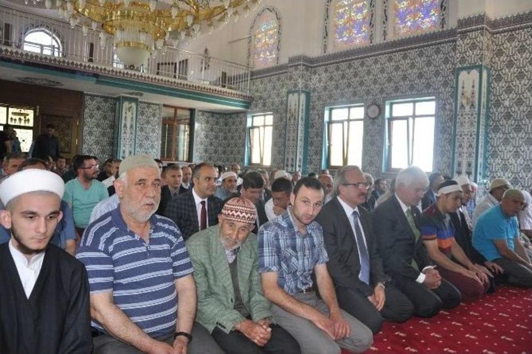 Depremde Zarar G&ouml;ren Cami Yeniden Yapıldı