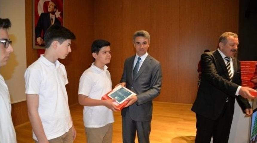 Bolu&rsquo;da 9. Sınıf &Ouml;ğrencilerine Tablet Bilgisayar Dağıtımı Yapıldı