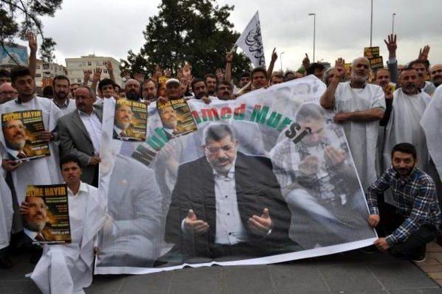 Kayseri’De Mursi’Ye 'kefenli' Destek Eylemi