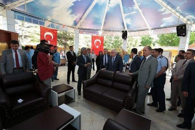 H&uuml;k&uuml;ml&uuml;lerin El Sanatları Ve End&uuml;stri &Uuml;r&uuml;nleri Sergisi 2