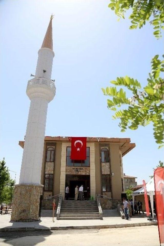 Hacı Ahmet Ercan Camii Dualarla A&ccedil;ıldı 3