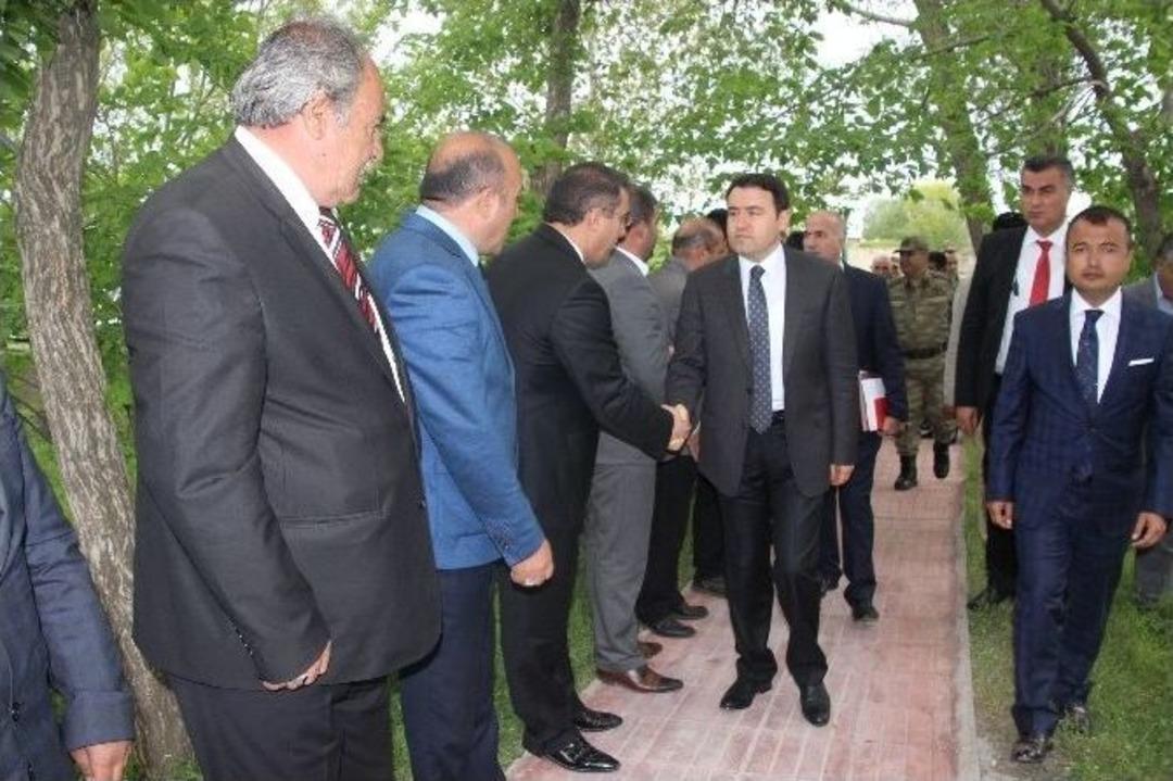 Vali Işın Cami A&ccedil;ılışına Katıldı