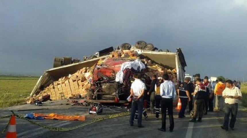 Ereğli&rsquo;De Kaza: 2 &Ouml;l&uuml;, 1 Yaralı