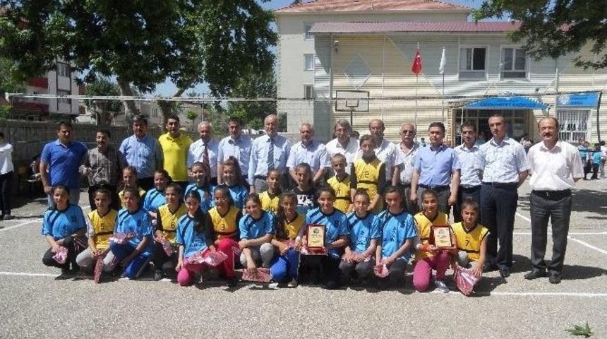 Ortaokullar Arası Voleybol Dostluk Ma&ccedil;ı Yapıldı