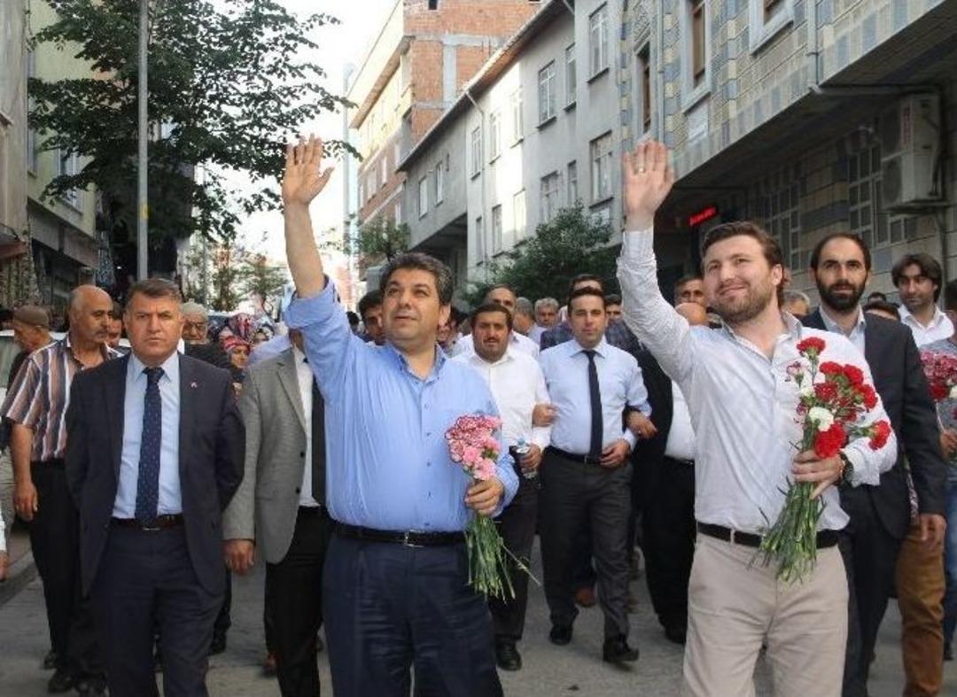 Esenler&rsquo;de 7 Bin 569 Metrelik Sevgi Y&uuml;r&uuml;y&uuml;ş&uuml;