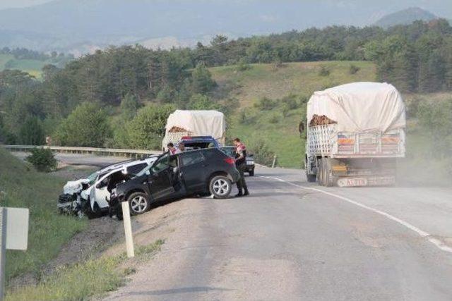 Cip Ile Otomobil Çarpıştı: 1 Ölü, 3 Yaralı