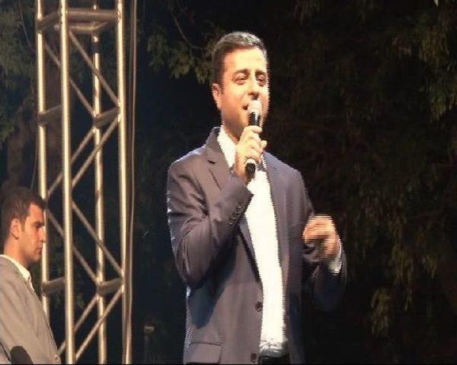 Demirtaş: Eğer Biz Barajı Yüksek Bir Puanla Geçersek Akp Dağılacak 1