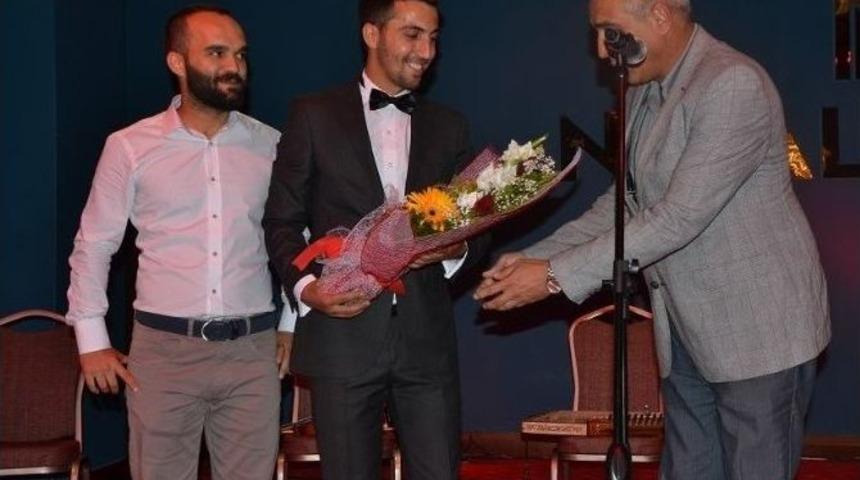 Üniversite Öğrencilerinden Coşkulu Mezuniyet Töreni