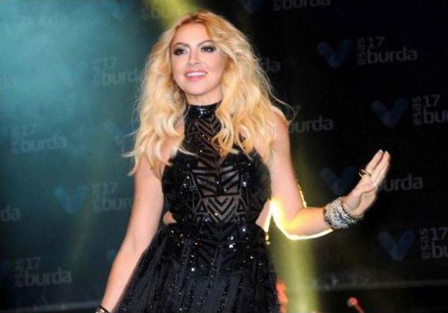 Hadise, Çanakkale'de Hayranlarıyla Buluştu