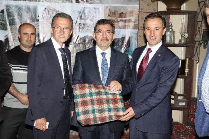 Bakan Güllüce Feshane’de Kastamonu Günleri Esnafını Ziyaret Etti G2