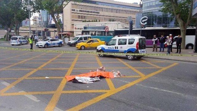 Beşiktaş’ta Yolun Karşısına Geçmek İsteyen Yayaya Otomobil Çarptı 1