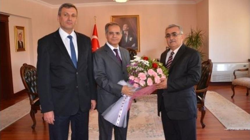 Tapu Ve Kadastro &Ccedil;alışanları Vali Tapsız&rsquo;ı Ziyaret Etti