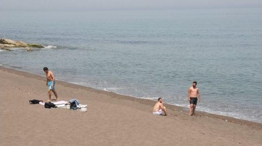 Karadeniz&rsquo;de Gen&ccedil;ler Deniz Sezonunu A&ccedil;tı