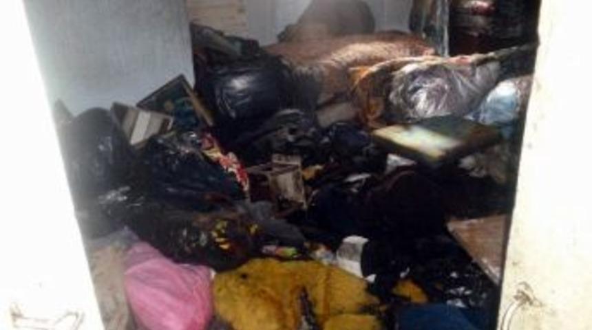 Mum Devrilince Evi Yandı