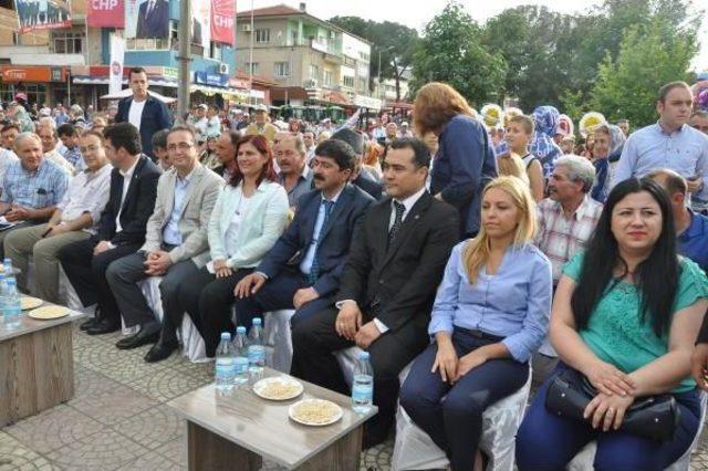 Chp'li Belediye Adnan Menderes'in Heykelini Dikti