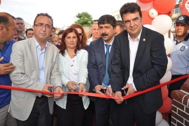 Chp li Belediye Adnan Menderes in Heykelini Dikti 2