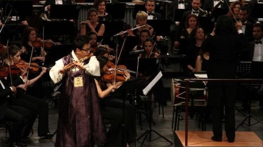 T&uuml;rk Kore Dostluk Konserinde D&uuml;nya Pr&ouml;miyeri Ger&ccedil;ekleştirildi