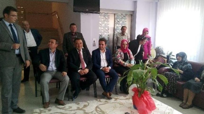 Ş&uuml;rk&uuml; Nazlı Ve İshak Gazel Huzurevini Ziyaret Etti