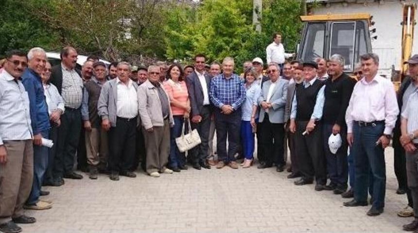 Baykal: Erdoğan Baktı Davutoğlu Ile Olmuyor, Meydanlarda Miting Yapıyor