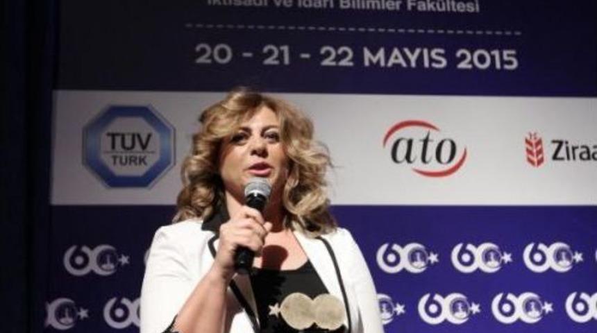 Hanzade Doğan Boyner'e En Başarılı Iş Kadını &Ouml;d&uuml;l&uuml;