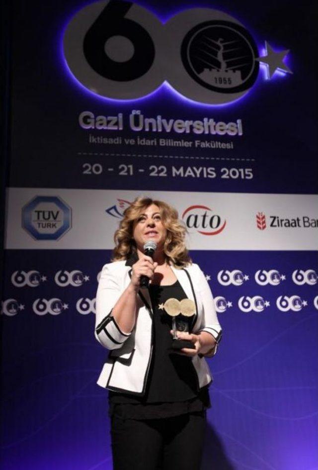 Hanzade Doğan Boyner'e En Başarılı Iş Kadını Ödülü