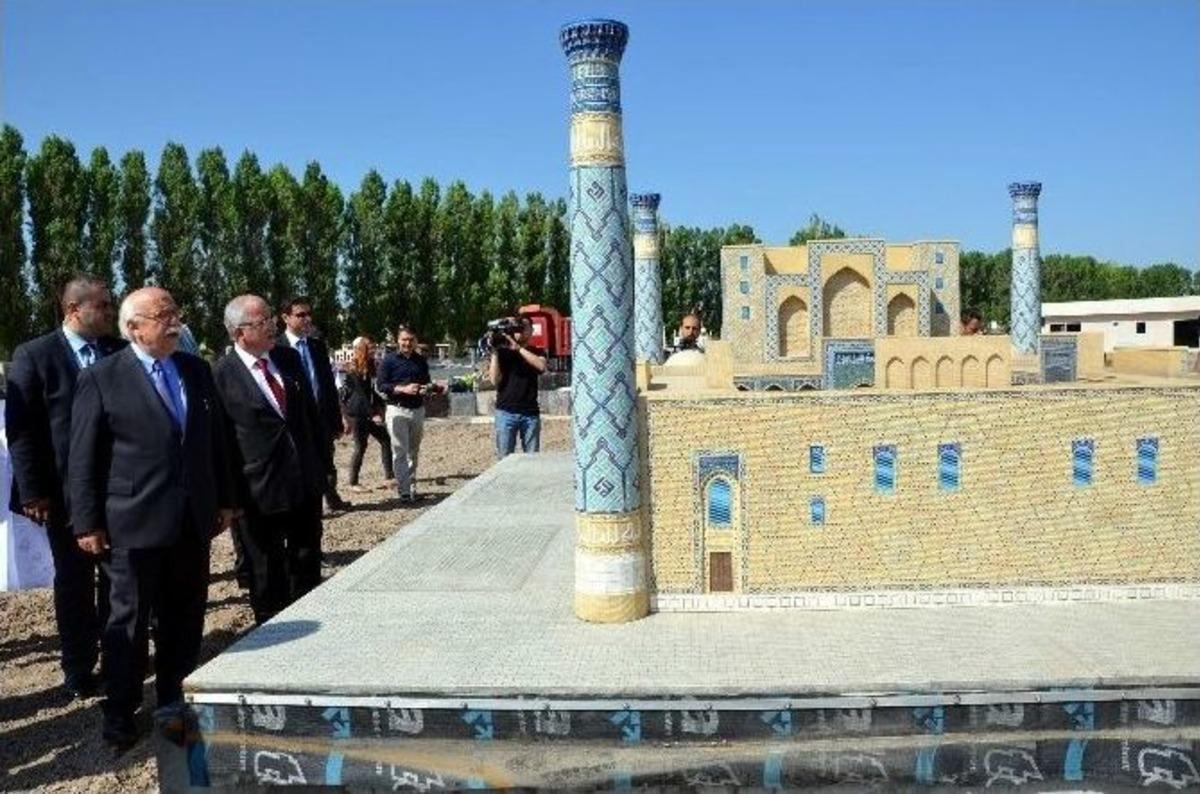 Bakan Avcı A&ccedil;ık Hava M&uuml;zesi İnşaatını Gezdi