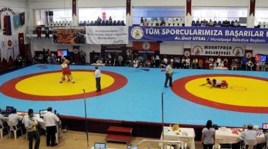 24 &Uuml;lkeden 500 G&uuml;reş&ccedil;i Antalya'da Mindere &Ccedil;ıktı