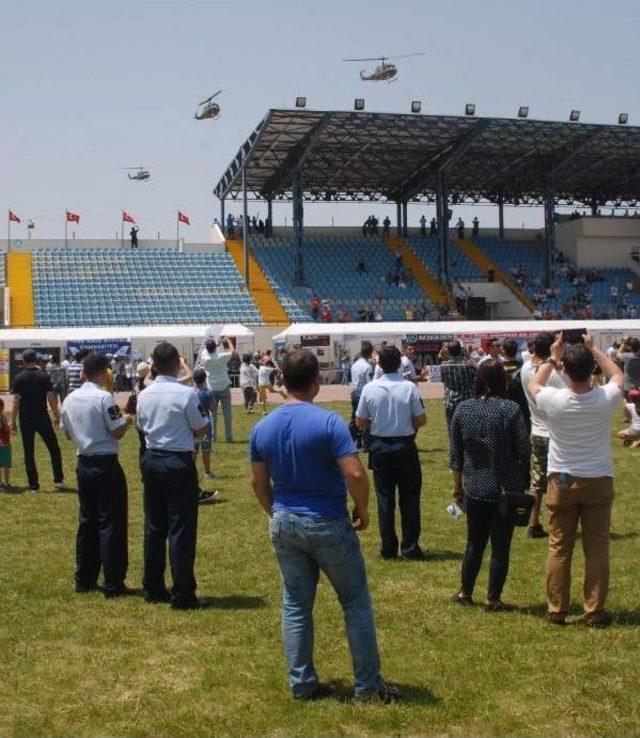 İzmir'de Havacılık Şenliği Başladı; Solo Türk Prova Yaptı