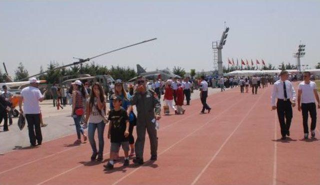 İzmir'de Havacılık Şenliği Başladı; Solo Türk Prova Yaptı