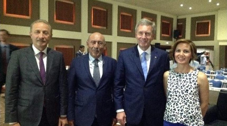 Didim Belediye Başkanı Atabay Barış Ve &Ccedil;ok K&uuml;lt&uuml;rl&uuml;l&uuml;k Konferansında Konuştu