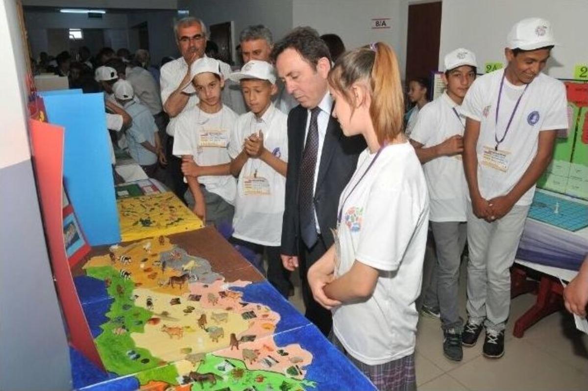 Orta Okulda T&uuml;bitak Bilim Fuarı A&ccedil;ıldı