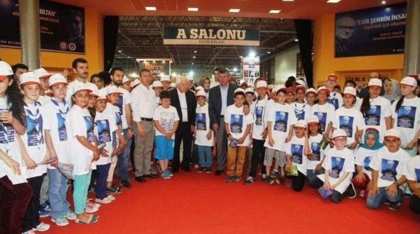 Onur Konuğu Pakdil&rsquo;i Duygulandıran S&uuml;rpriz