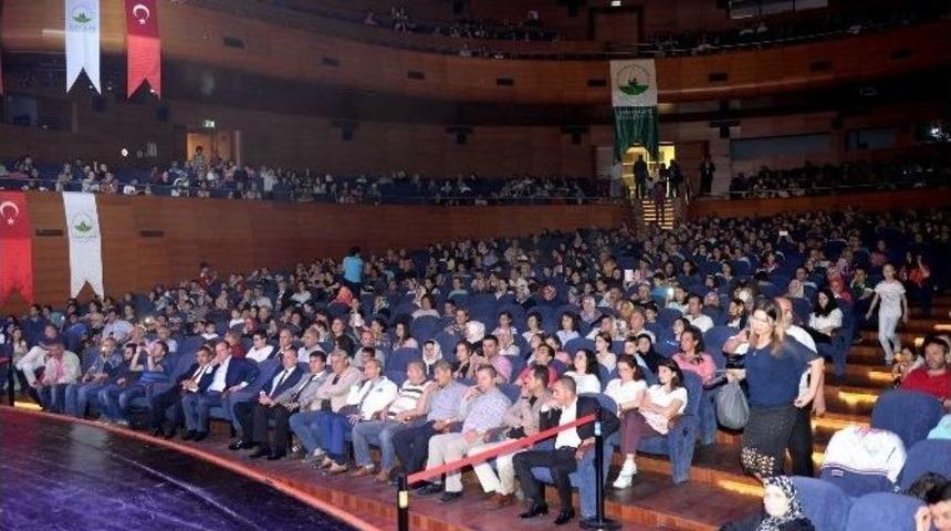 &rsquo;saltanatın Adımları&rsquo; Ayakta Alkışlandı