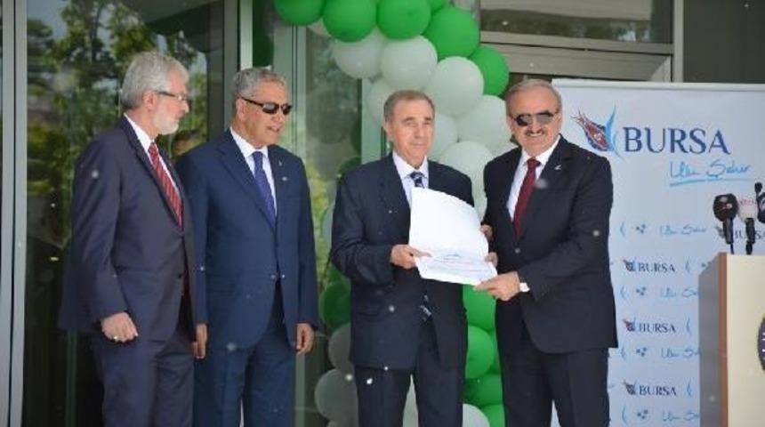 Arın&ccedil;, Bursa&rsquo;Da Hastane A&ccedil;tı