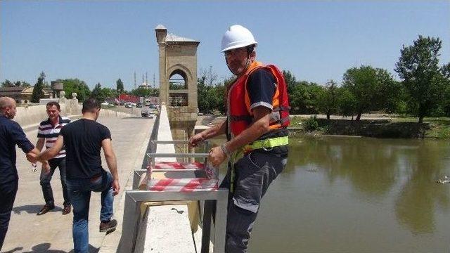 Tarihi Tunca K&ouml;pr&uuml;s&uuml;&rsquo;n&uuml;n Aydınlatılmasında Sona Gelindi 2